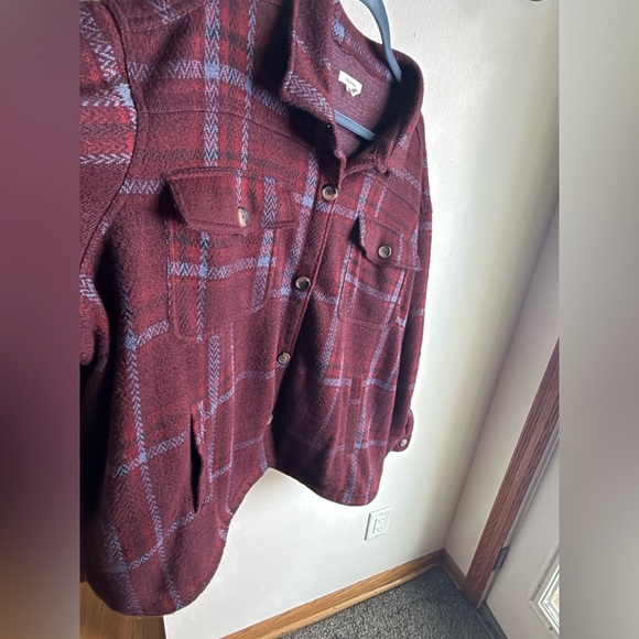 Women’s Plus Plaid Button-Up Shacket - Picture 2 of 4
